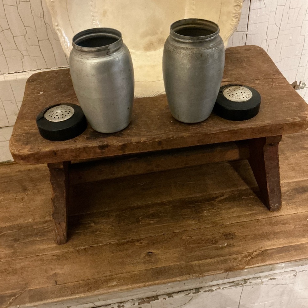 Stained Bowl & Kromex Salt/Pepper Shakers - Picture 8 of 11
